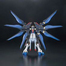 MG 1/100 ZGMF-X20A Strike Freedom Gundam (Full Burst Mode)